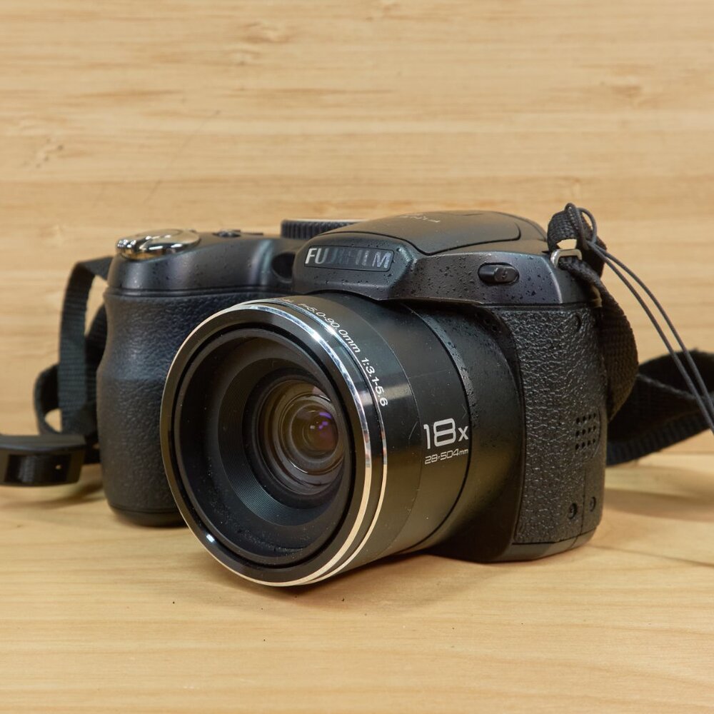 Fuji Fujifilm FinePix S2950 14MP Digital Camera, with 18x Zoom